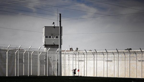 Во Франции два надсмотрщика пострадали при нападении заключенного в тюрьме