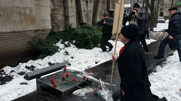 В Запорожье радикалы сорвали акцию в честь юбилея Сталинградской битвы