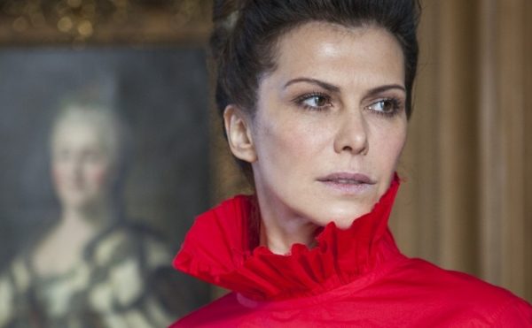 Актриса Регина Мянник о съемках в сериале «Сиделка», увлечении проектами BBC, материальных благах и бигудях на кухне