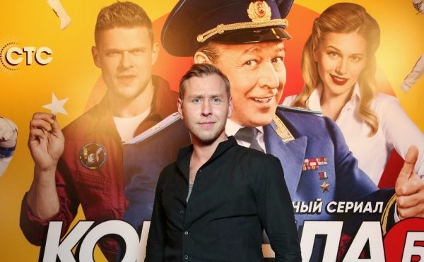 Михаил Тарабукин о новом сериале «Команда Б», полетах в центрифуге, поцелуях в подсобках и чудаках