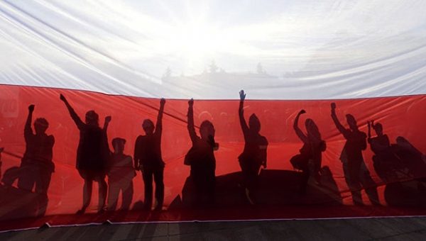 В Варшаве попросили поляков за рубежом сообщать об обвинениях в Холокосте