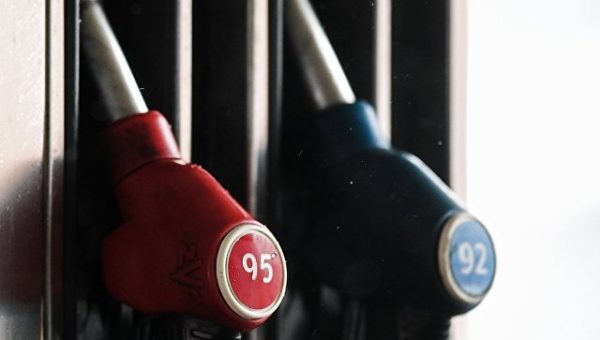 Жители Эстонии протестуют против высоких налогов на алкоголь и бензин