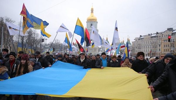 Восемь полицейских пострадали в столкновениях со сторонниками Саакашвили