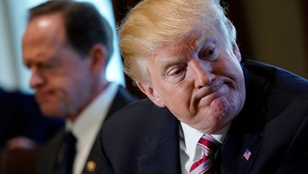 Верховный суд не разрешил Трампу снять защиту детей нелегалов от депортации