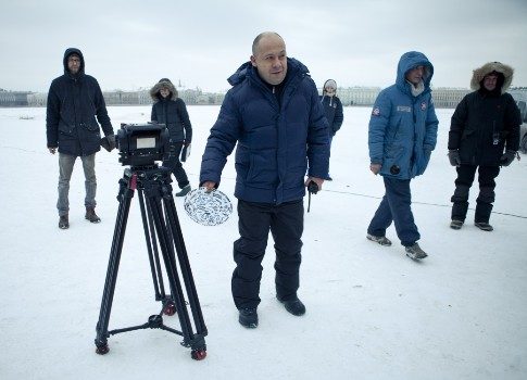 «Есть два Довлатова»: Алексей Герман-младший о поиске финансирования, уникальных декорациях и пощечинах на съемках