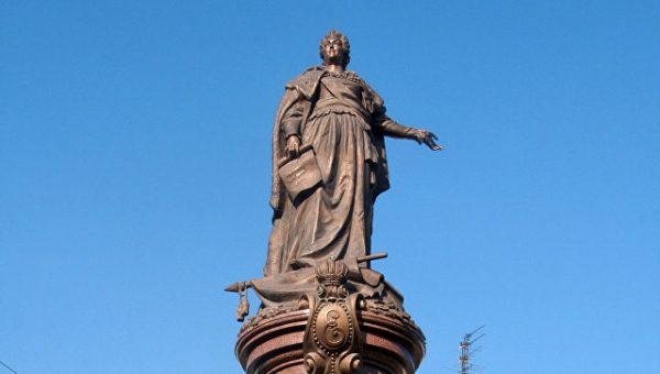 Суд Одессы решил оставить на месте памятник основателям города