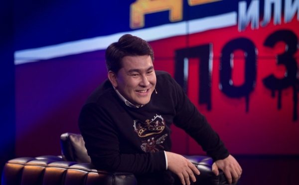 Азамату Мусагалиеву предложили съесть сырые козьи ноги за миллион: смотрите выпуск «Деньги или позор»