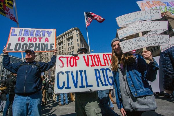 Пережившие стрельбу школьники поделились эмоциями на митинге в Вашингтоне