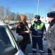 Инспекторы ДПС Зеленограда в рамках акции «Цветы для автоледи» поздравили женщин