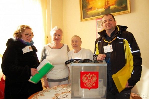 К гражданам, пожелавшим голосовать на дому, пришли члены избирательной комиссии