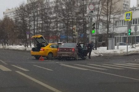 За сутки в двух ДТП пострадало три человека