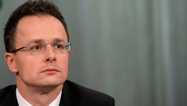 Украина "наносит удар в спину" Европе, заявил МИД Венгрии