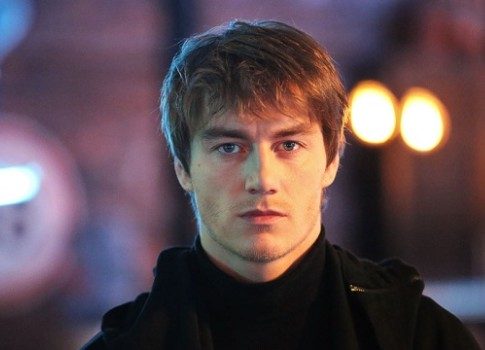 Звук его драмы: герой «Шуберта» на все закрывает глаза, потому что видит ушами