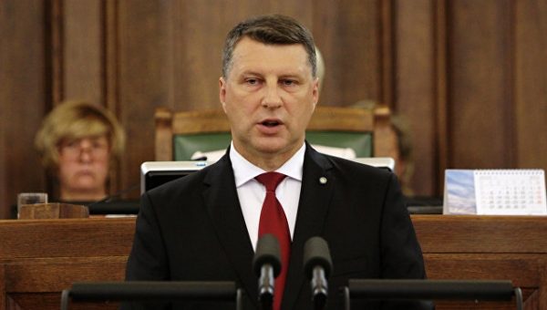 Президент Латвии призвал не забывать жертв сталинских репрессий