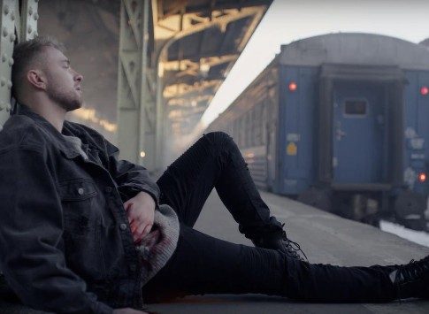 «И люблю, и ненавижу»: состоялась премьера клипа Егора Крида «Миллион алых роз»