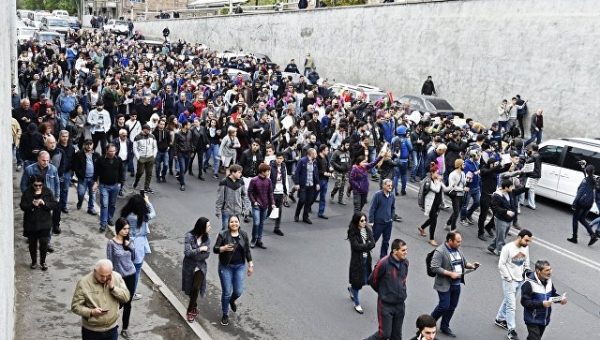 Полиция Армении освободила 233 человека, задержанных в пятницу на митинге
