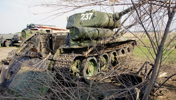 В ЛНР пригрозили ответными действиями на новые обстрелы техники для парада