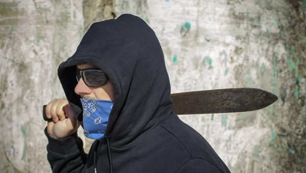В Лондоне банда на мопедах и с мачете ограбила магазин