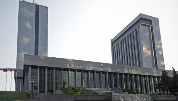 Парламент Азербайджана утвердил помощника Алиева новым премьер-министром
