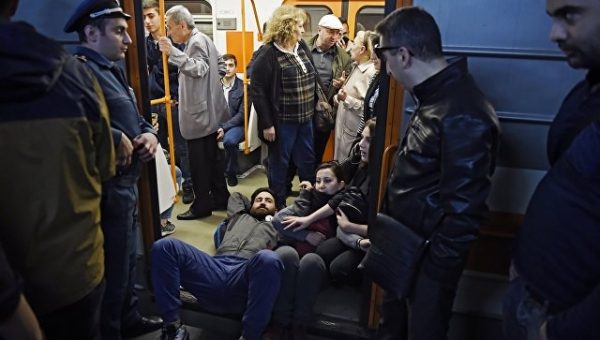 В Ереване противники назначения Саргсяна перекрыли центральные улицы