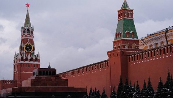 Россия сама изолирует себя от Запада, заявили в Госдепе