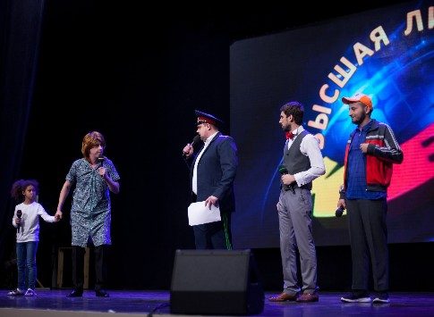 Новый этап: сегодня на Первом канале эфир первой 1/4 Высшей лиги КВН