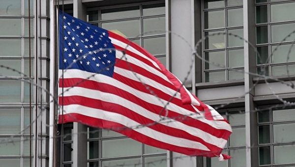 В Греции демонстранты сожгли американский флаг, сообщают СМИ