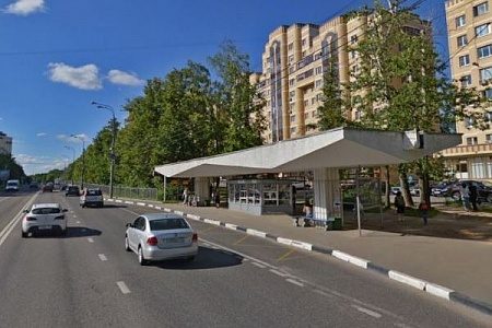 Прохожий получил удар ножом после замечания справлявшему нужду на остановке мужчине