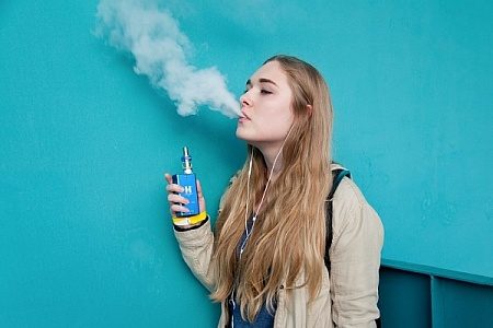 В руках студентки зеленоградского колледжа взорвался вейп