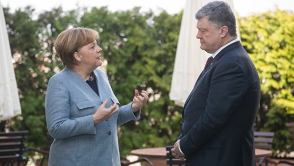 Берлин хочет реализовать проект миротворцев в Донбассе, заявила Меркель