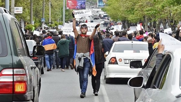 Президент Армении прибыл на митинг оппозиции в Ереване