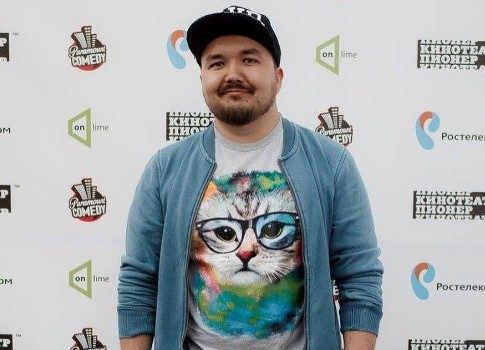 Денис Колесников о проекте «Кураж-Бамбей», обсценной лексике, чувстве юмора и любимых сериалах 