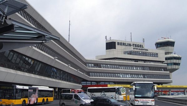 В Берлине самолет совершил внеплановую посадку из-за отказа двигателя
