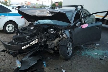 Три автомобиля столкнулись на Пятницком шоссе в деревне Юрлово