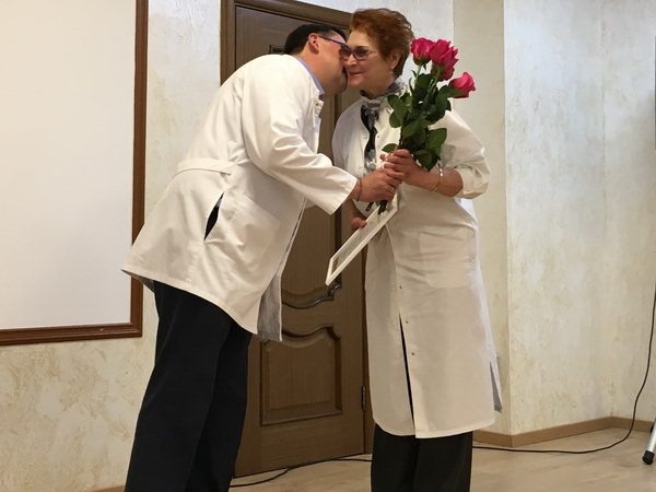 Поздравляем медицинских сестер и акушерок!