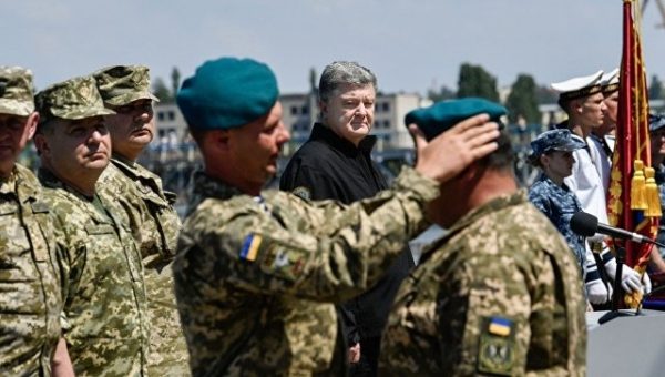 В Сети высмеяли решение Порошенко о создании морской пехоты