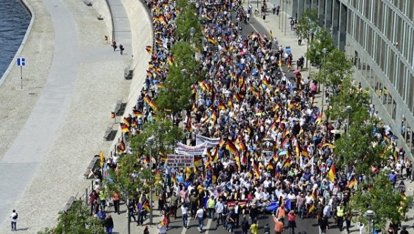В Германии на демонстрации вышли более 25 тысяч человек