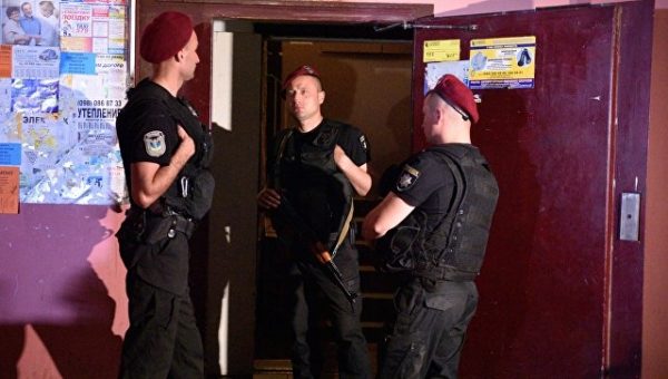 Следователи повторно осматривают место убийства Бабченко
