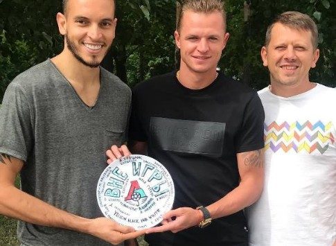 Изнанка футбола: на канале «Супер» премьера сериала «Вне игры»