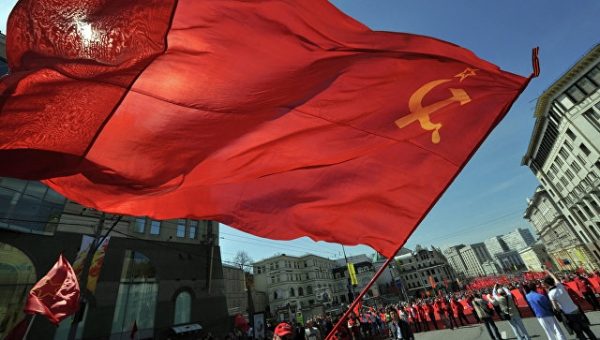 В Киеве напомнили об ответственности за коммунистическую символику на 9 мая