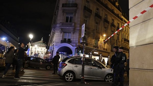 Глава МВД Франции отметил действия полицейских в Париже
