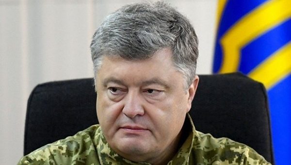 Боец "Азова" объяснил, почему отказался пожимать руку Порошенко