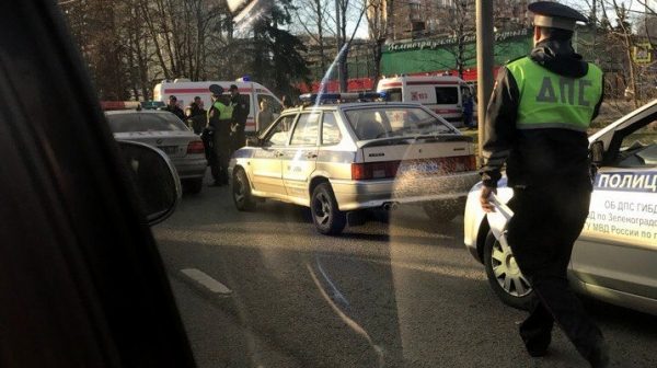 В результате опрокидывания мотоцикла пострадали два человека