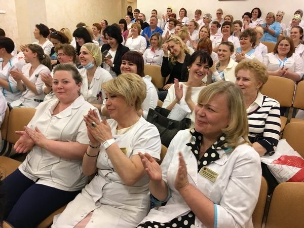 Поздравляем медицинских сестер и акушерок!