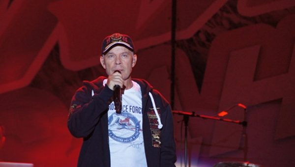 Олег Газманов выступил перед военнослужащими ЛНР