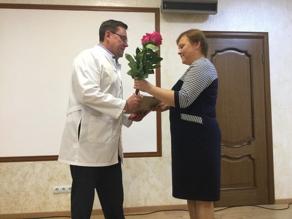 Поздравляем медицинских сестер и акушерок!