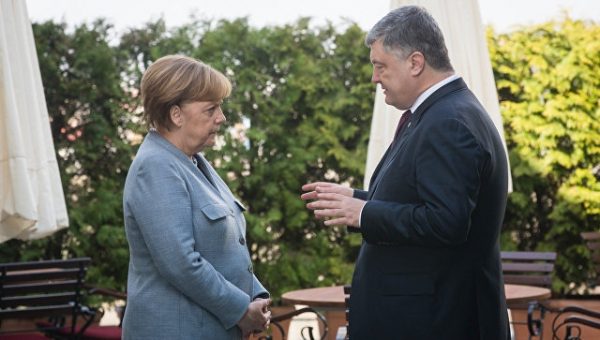 На Украине назвали главную тему встречи Порошенко, Меркель и Макрона