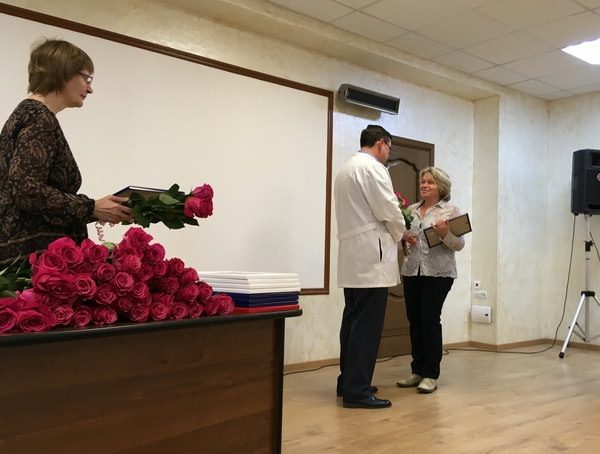Поздравляем медицинских сестер и акушерок!