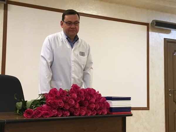 Поздравляем медицинских сестер и акушерок!