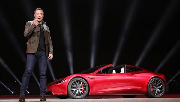 Илон Маск анонсировал "потрясающую" двухмоторную Tesla
